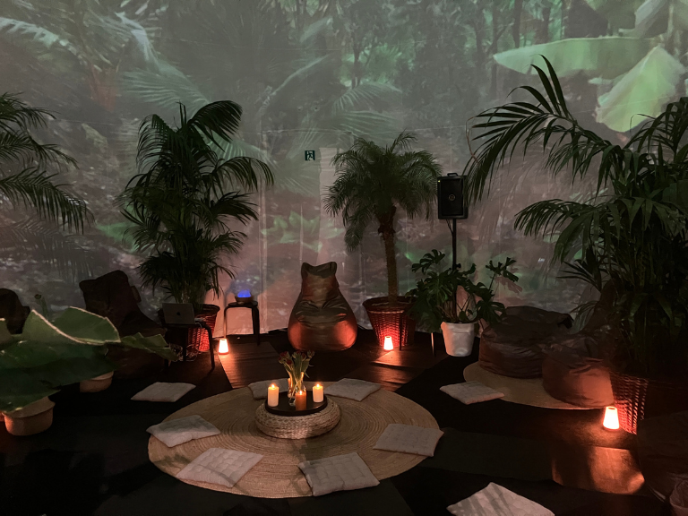 Curated wellbeing experiences for business events in the Netherlands — from relaxation pods to energizing breaks.