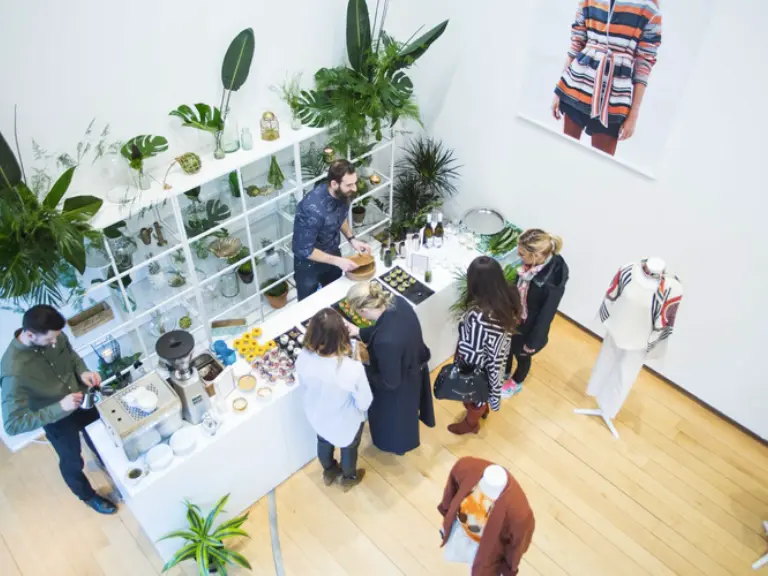 A wellness lounge for business events in the Netherlands, combining relaxation, healthy energy boosts, and adaptable wellbeing experiences.